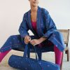 Yoga & Spa Nimo With Love | Kimono-Ginkgo-Stickerei Auf Marineblau