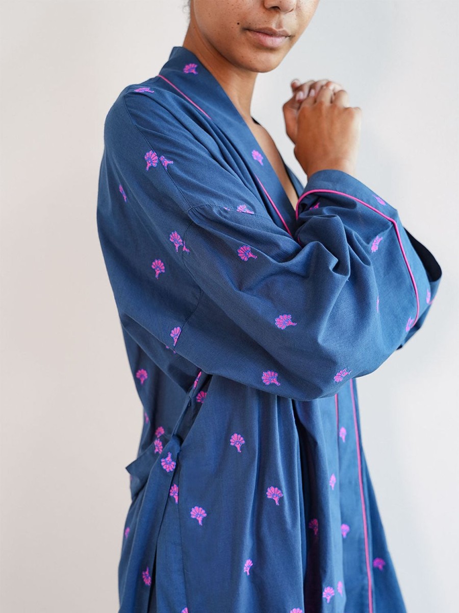 Yoga & Spa Nimo With Love | Kimono-Ginkgo-Stickerei Auf Marineblau