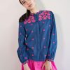 Kleidung Nimo With Love | Cicely Bluse Mit Rosenstickerei Auf Marineblau