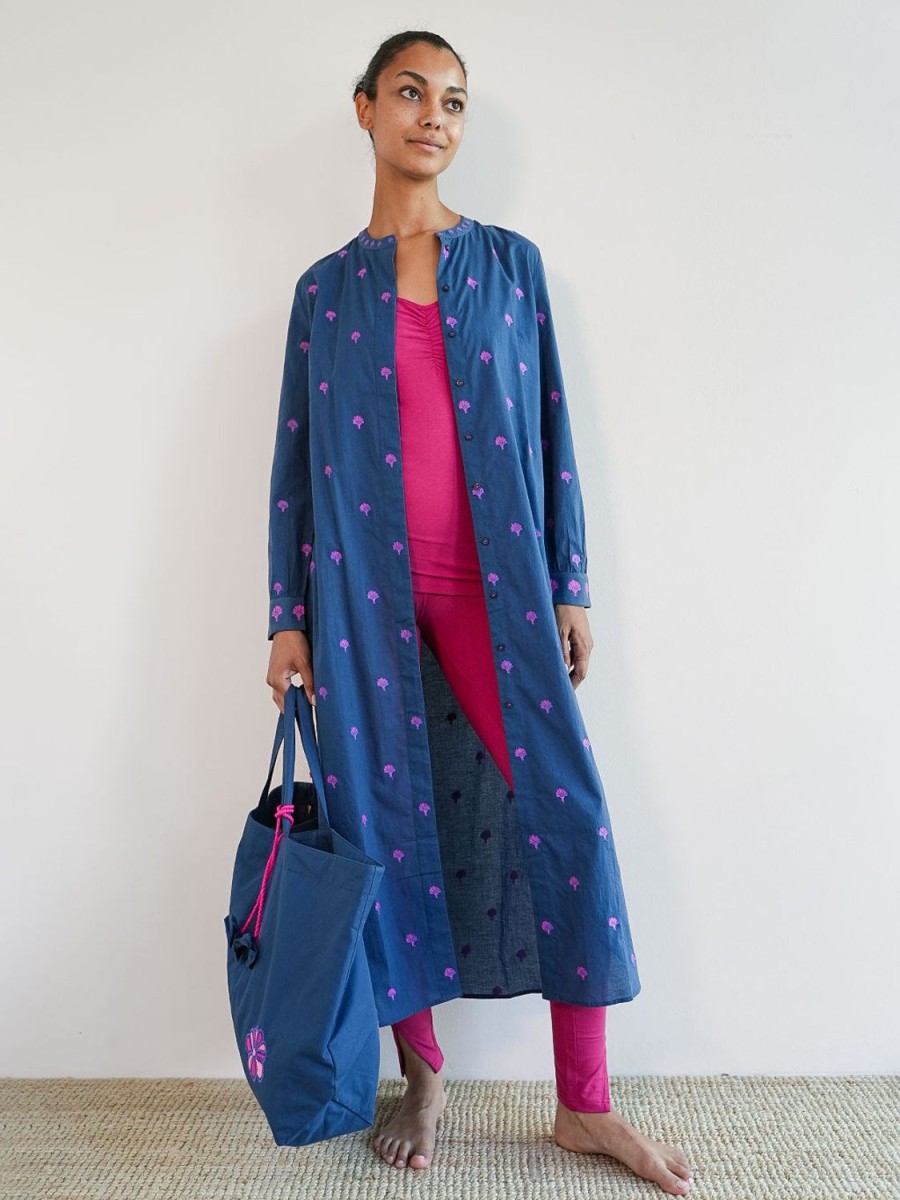 Yoga & Spa Nimo With Love | Turkisfarbener Kaftan Mit Ginkgo-Stickerei Auf Marineblau