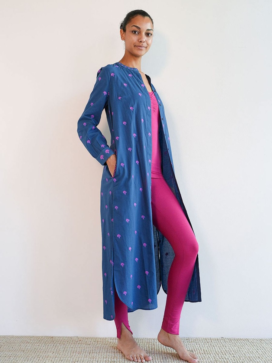 Yoga & Spa Nimo With Love | Turkisfarbener Kaftan Mit Ginkgo-Stickerei Auf Marineblau