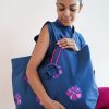 Yoga & Spa Nimo With Love | Asti Bag Funky Blumenstickerei Auf Marineblau