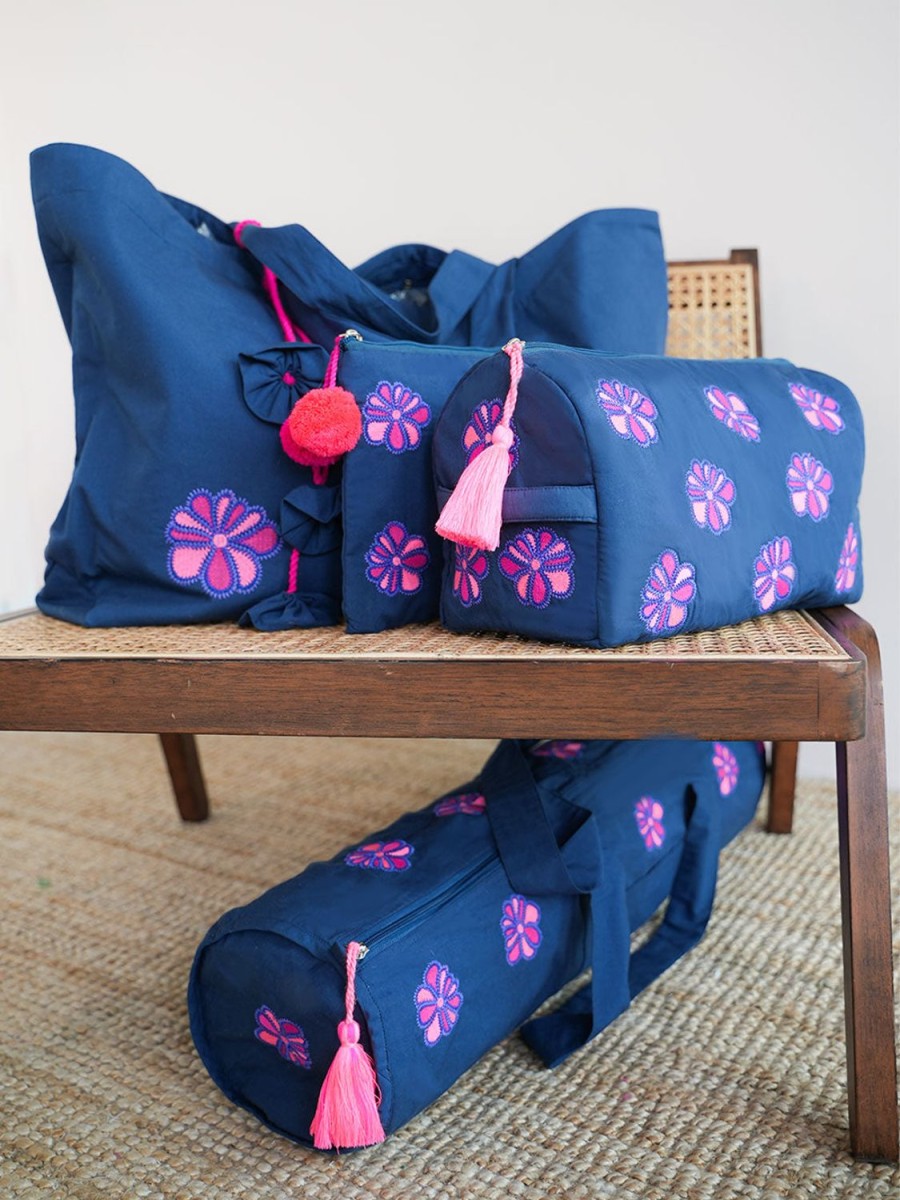 Yoga & Spa Nimo With Love | Asti Bag Funky Blumenstickerei Auf Marineblau