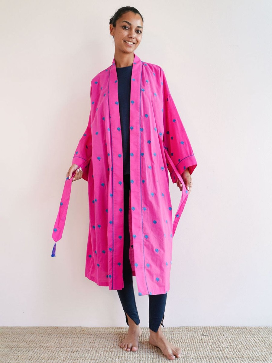 Yoga & Spa Nimo With Love | Kimono-Ginkgo-Stickerei Auf Rosa